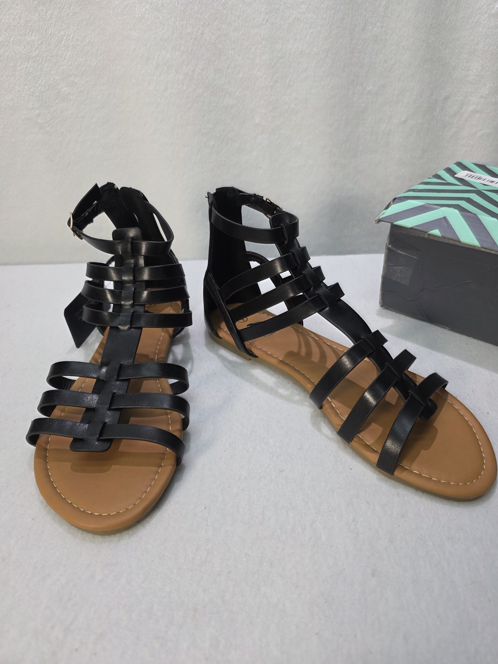 Trary Black Strappy Women's Gladiator Sandals NEW